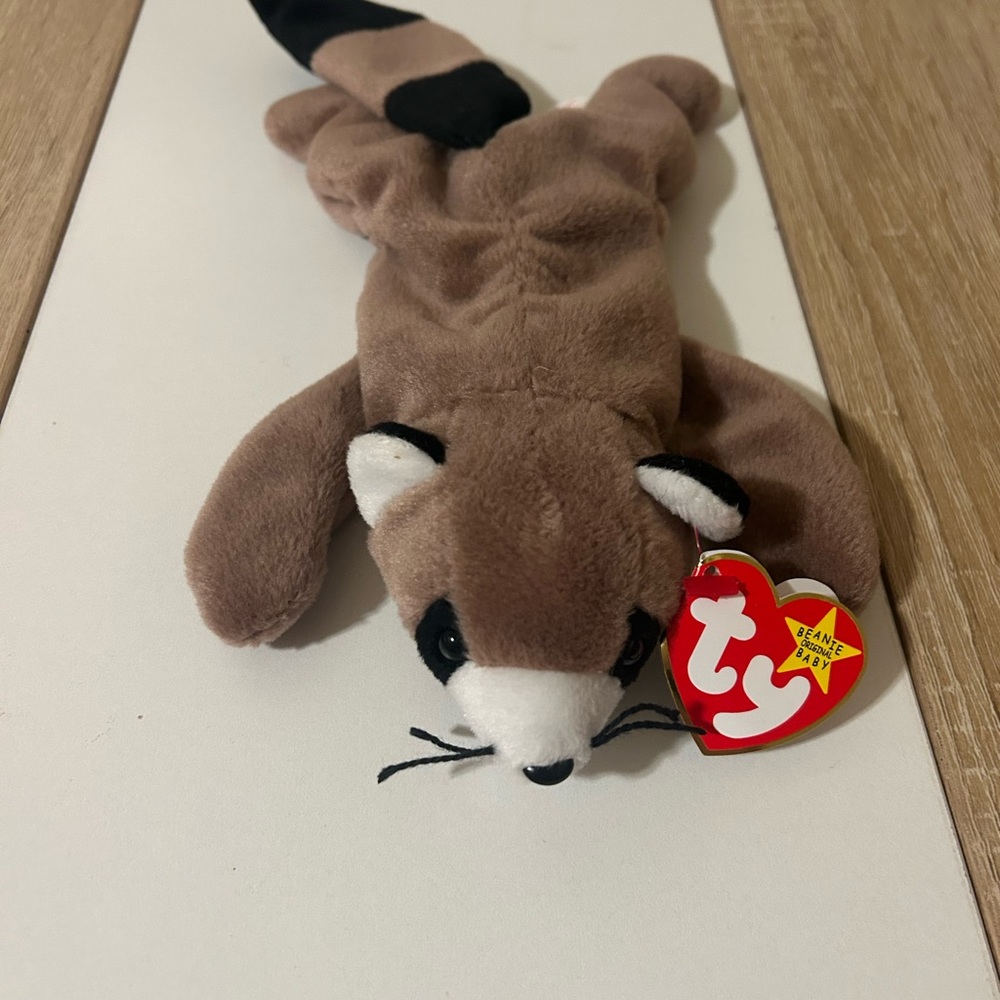 Ty Beanie Baby - Ringo the Raccoon Plush - NWT GREAT CONDITION